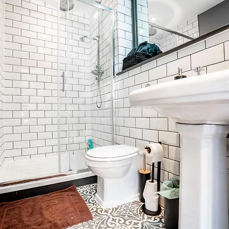 2bedapt - Exposed Brick & Pool Table شقة