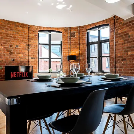 2bedapt - Exposed Brick & Pool Table شقة