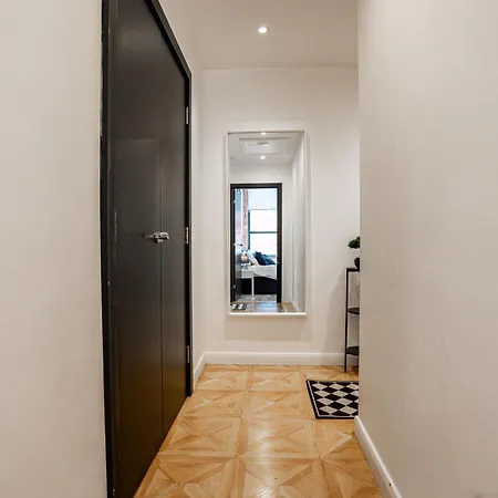 2bedapt - Exposed Brick & Pool Table شقة